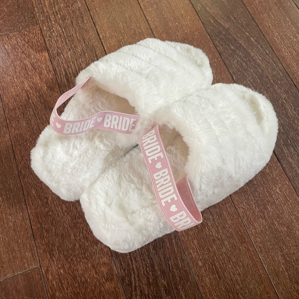 XO, Fetti Bride Slippers - NWOT